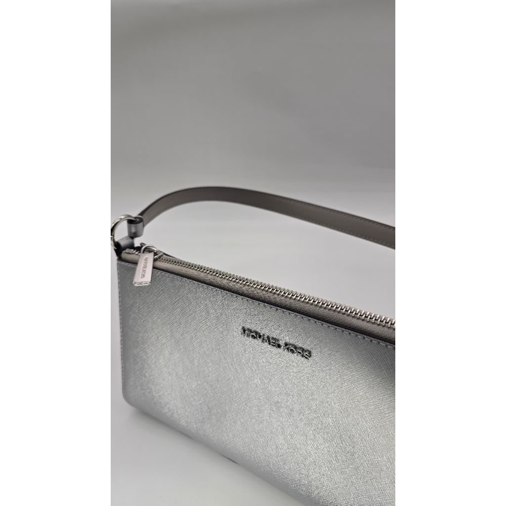 Michael Kors Vincent Medium Pouchette Silver - Image 7