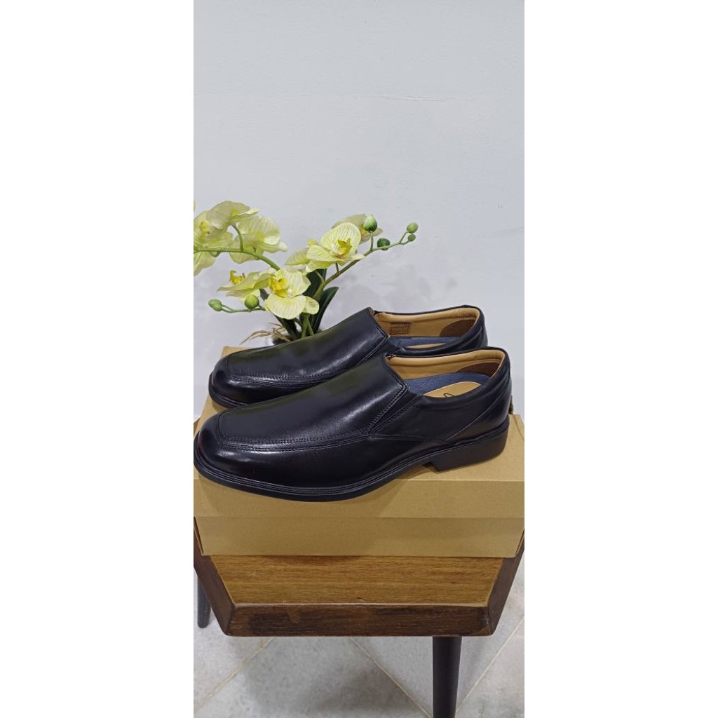 Clarks Agustin Walk Black size 9UK - Image 2