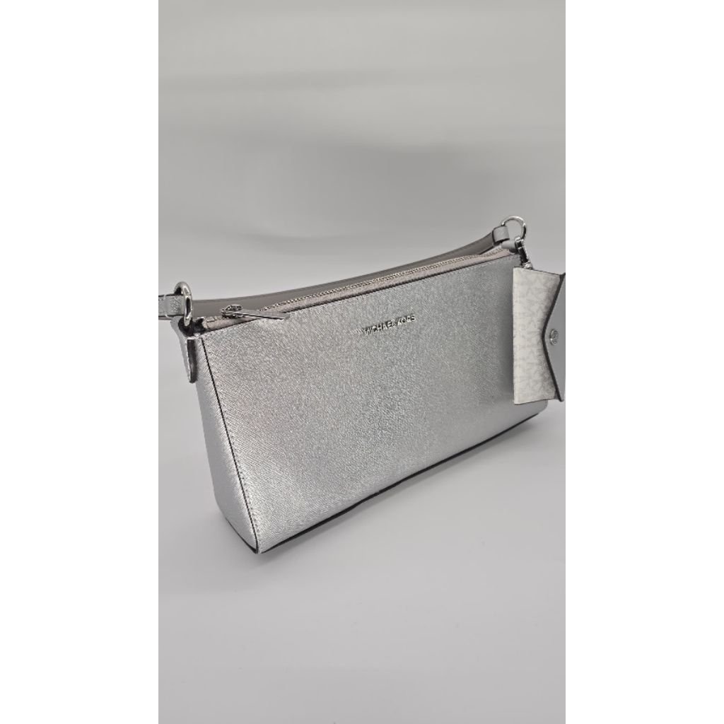 Michael Kors Vincent Medium Pouchette Silver - Image 4